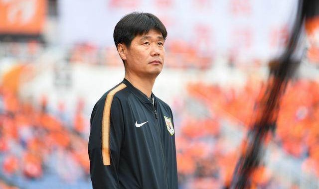 李霄鹏执教女足胜率最低 两获中超最佳教头成亮点