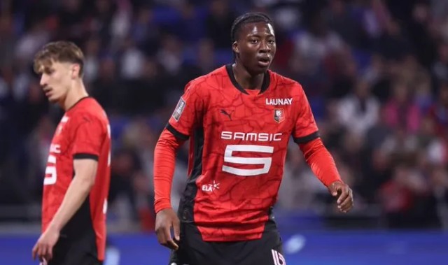 卫报：曼联准备和利雅得新月争18岁雷恩前锋梅特，要3000万